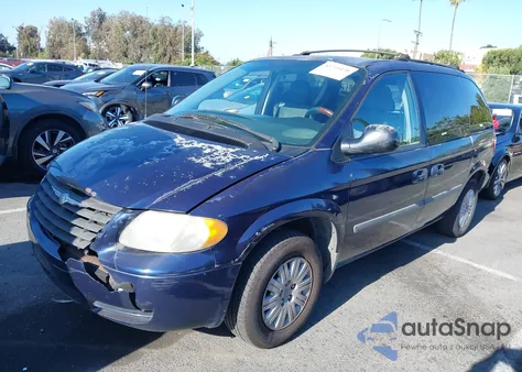 2006 Chrysler Town & Country z USA, uszkodzony, nr VIN 1A4GP45R56B691848